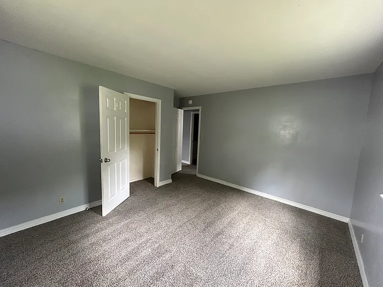 2524 Hawthorne Ave — Photo 4