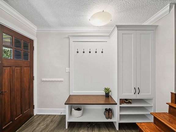 3rd image of 1737 Anderson Way