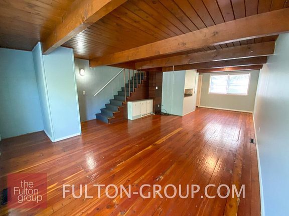 3rd image of 906 Maybelle St NE