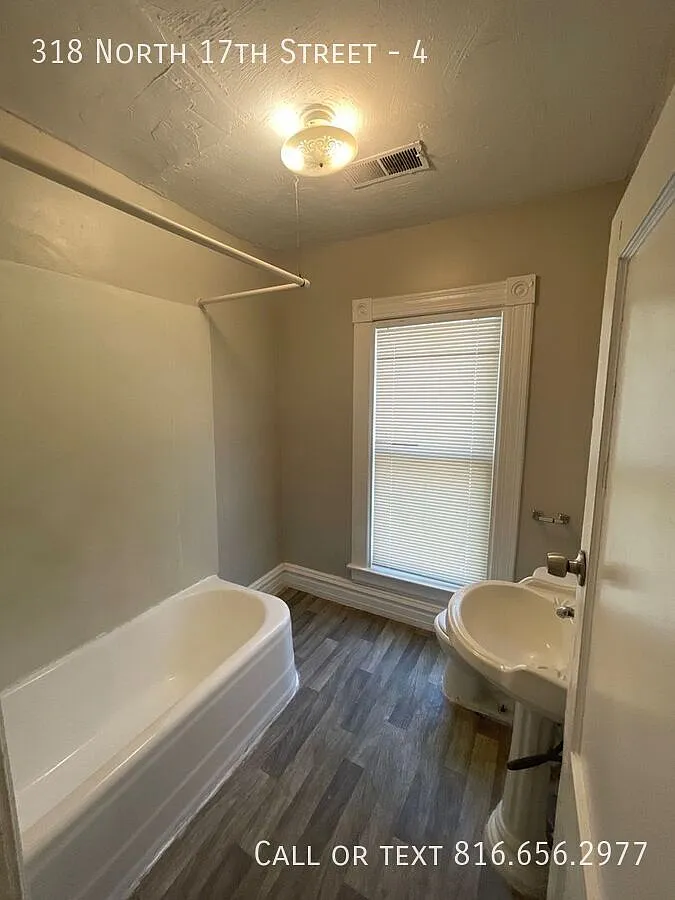 2 Bed, 1 Bath Apartment in Kansas City, KS - Free Laundry On Site — Photo 4