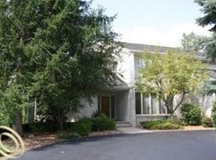 3242 Montmarte Cir, West Bloomfield, MI 48323