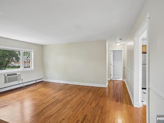 5th image of 1279 Valley Rd #B