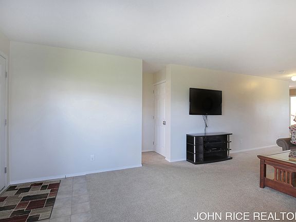 5th image of 8446 Pebble Dr NE