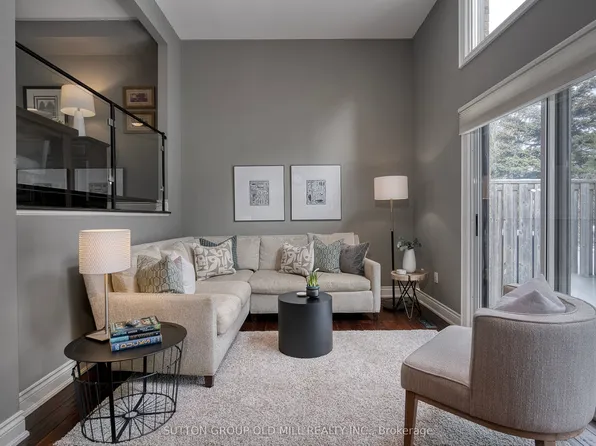 4 Bradbrook Rd #1, Toronto, ON M8Z 5V3