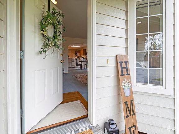 3rd image of 2909 NE Winesap Court