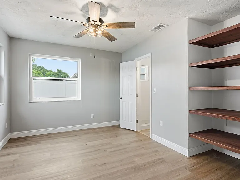 330 Scott Ct — Photo 12