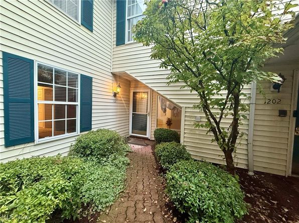 6221 Center St APT 102