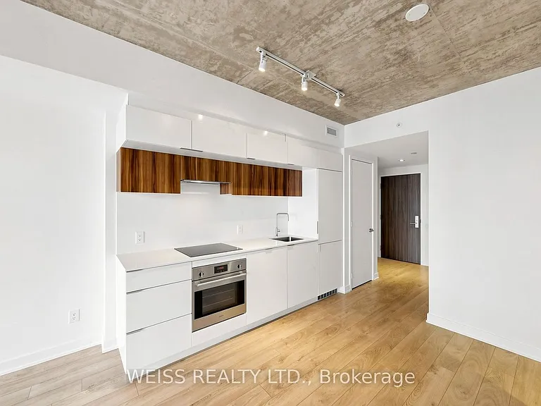 185 Roehampton Ave #520 — Photo 14