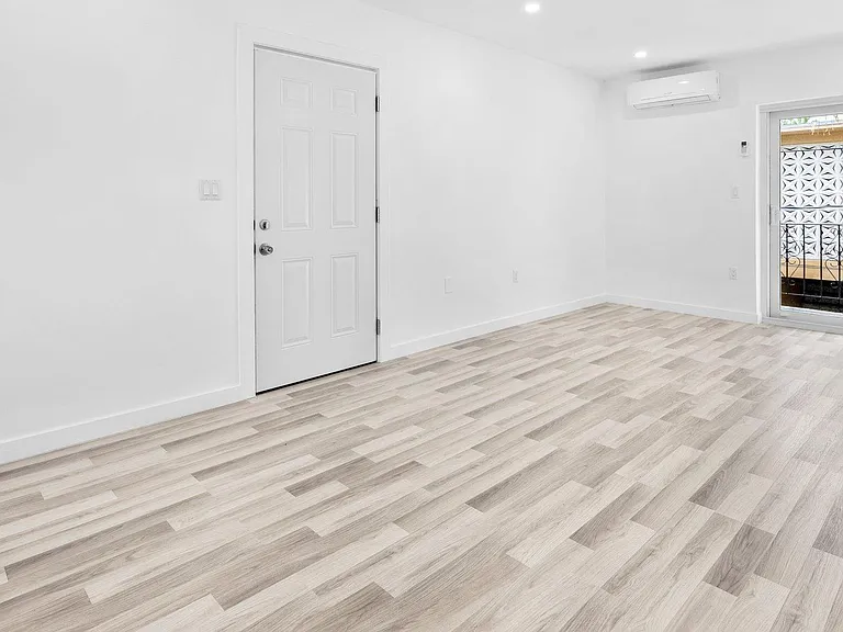 112 SW 11th Ave #3 — Photo 9