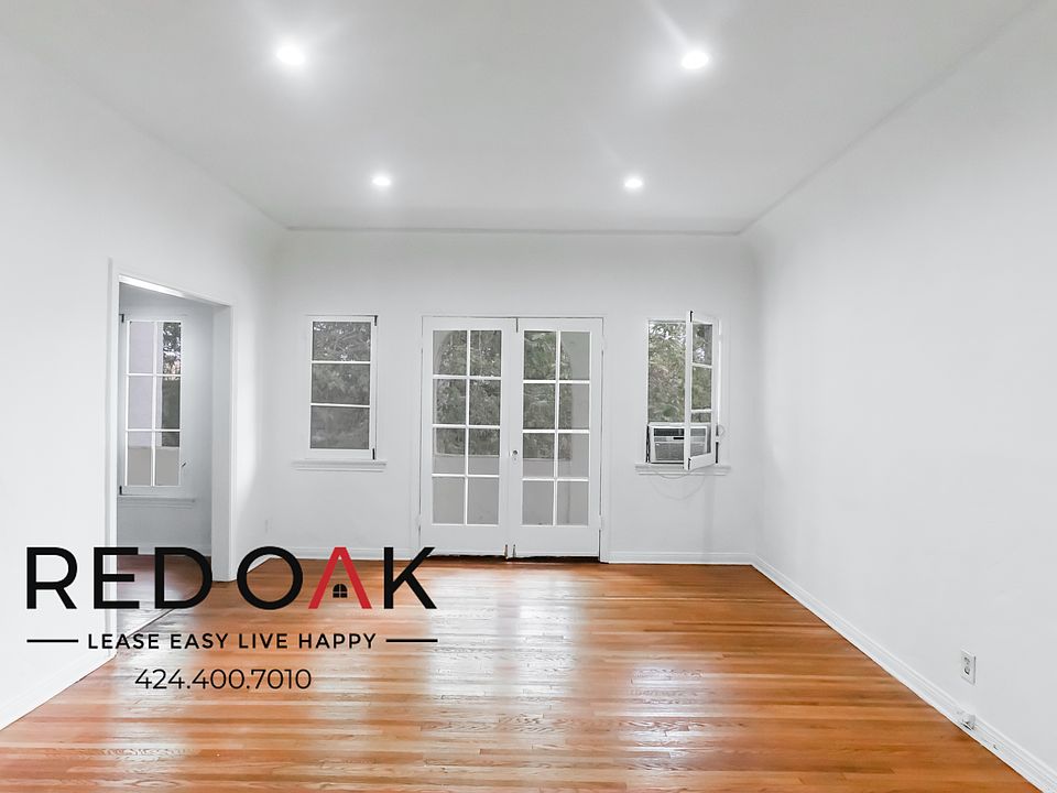 1st image of 180 S Sycamore Ave #204