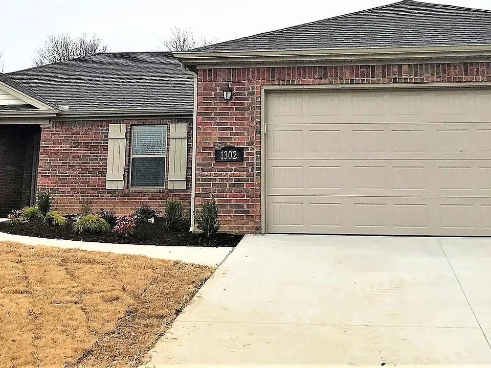 1302 Eagle Ct