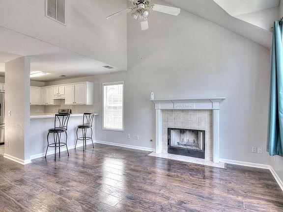 2nd image of 517 Parkstone Ln