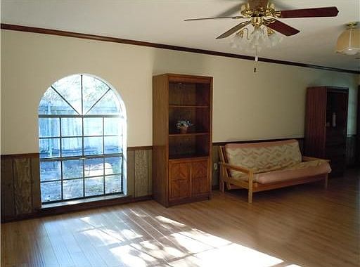 4th image of 205 Somerset St