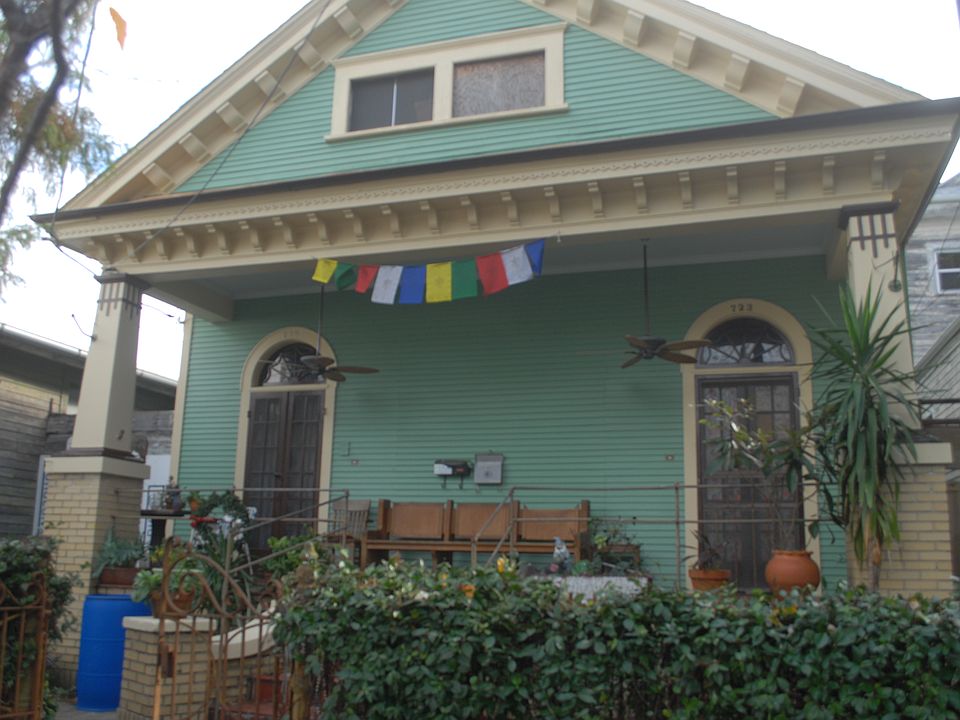 1st image of 725 Louisa St