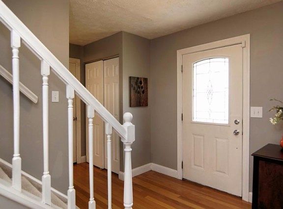 3rd image of 1852 Fullerton Dr