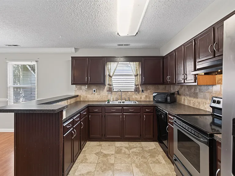 5113 Glenwood Way — Photo 16