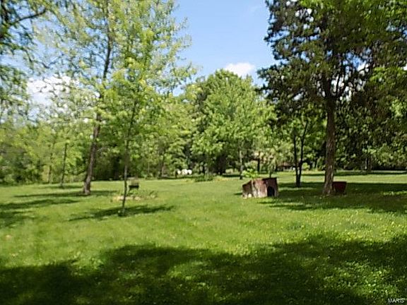 2nd image of 425 Hillcrest Dr