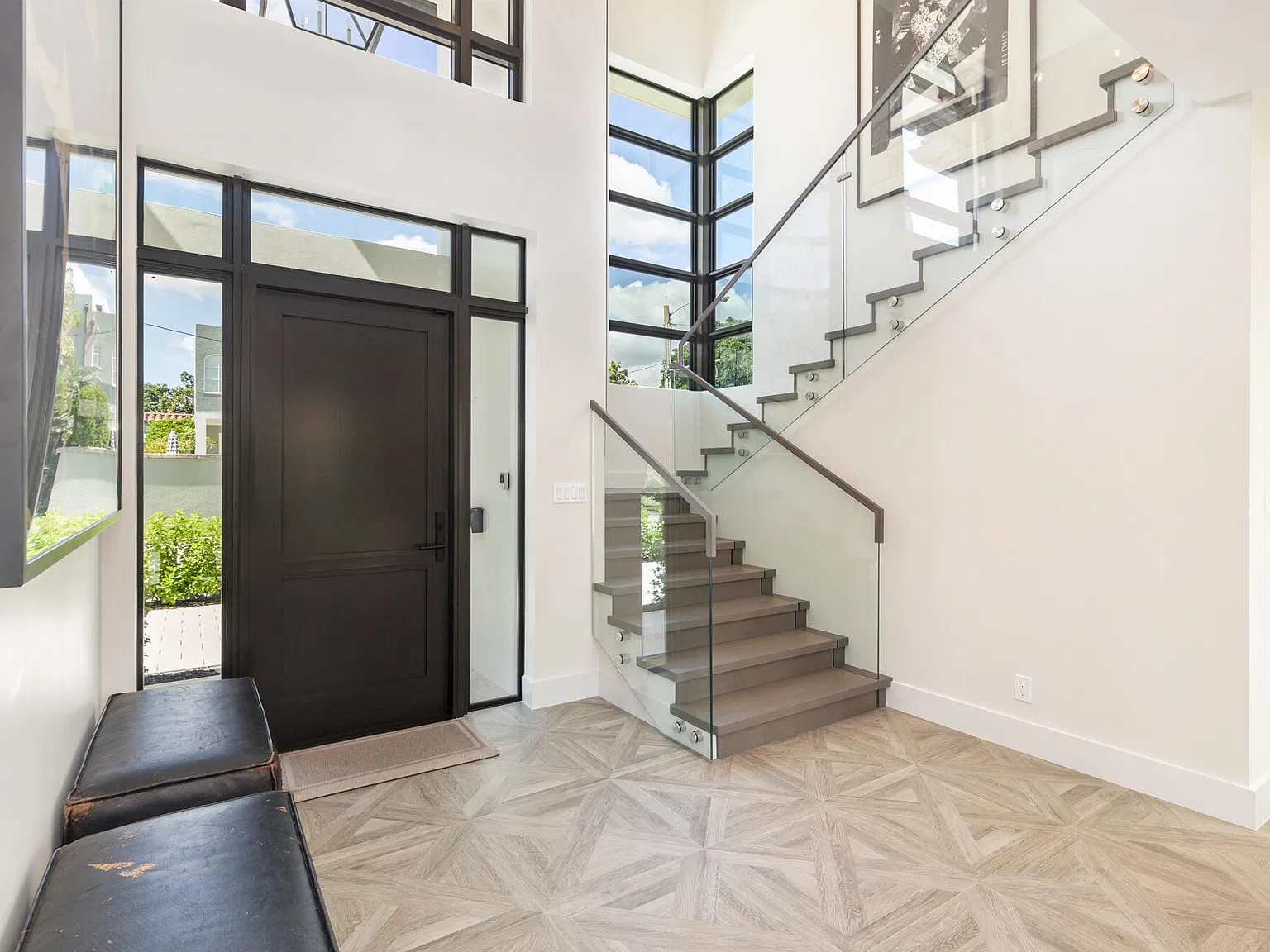 4 bed, 4.5 bath, 3334 sqft, $16,500 — Photo 2