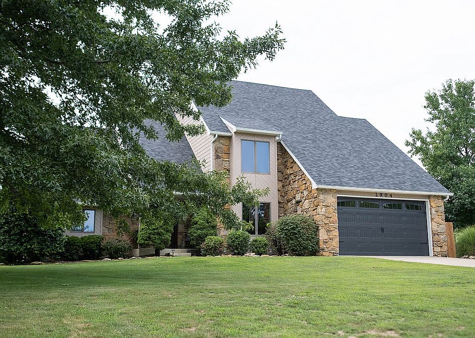 1st image of 2904 Oakview Dr