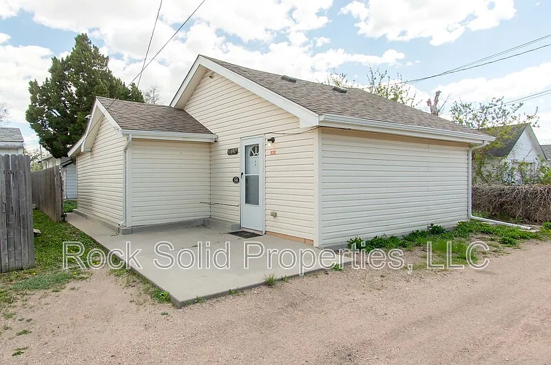 2 bed, 1.0 bath, 765 sqft, $1,175 — Photo 2
