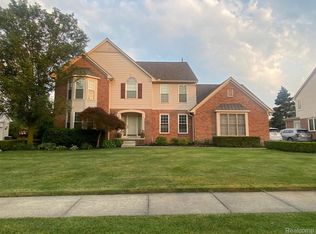 119 Timberview Dr, Troy, MI 48084