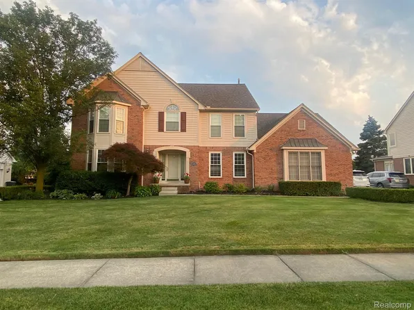 119 Timberview Dr, Troy, MI 48084