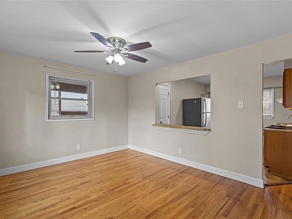 3rd image of 3226 W Tennyson Ave