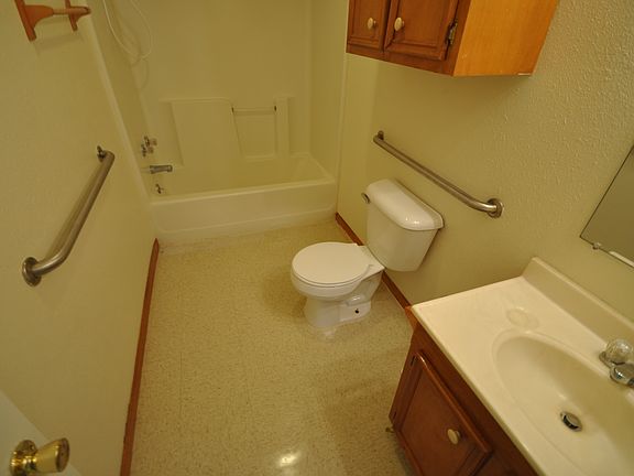 5th image of 1711 S Tallowood Dr