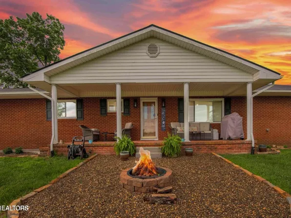 1124 Carolina Dr, Dandridge, TN 37725