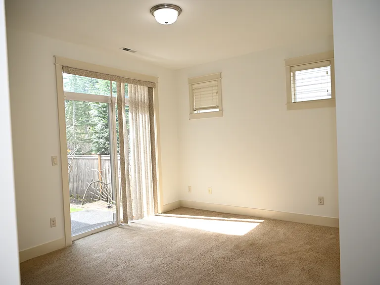 22327 SE 34th Pl — Photo 15