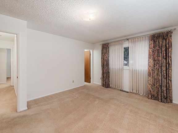 5th image of 2028 Meadowood St