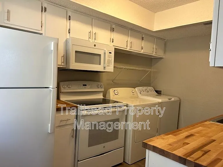 8702 NW 82nd Ter #A — Photo 6