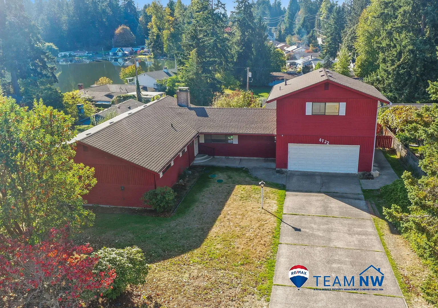 Move In Ready Now! Peek A Boo View Of Pattison Lake - 3 Bedrooms Plus Huge Bonus Room - Bring You... — Photo 1