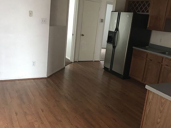 4th image of 2607 Taft St