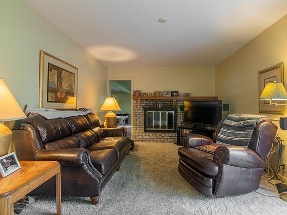 2nd image of 308 N Aspen Ln