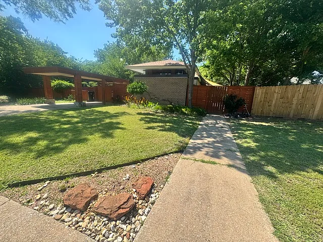 1601 Chamblee Dr — Photo 3