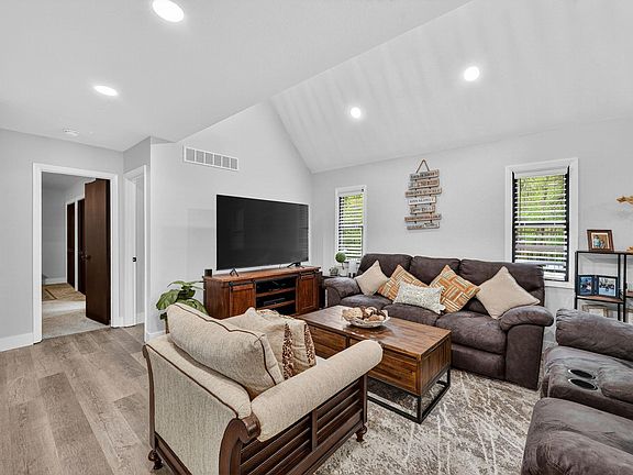 5th image of 51246 Shady Ln