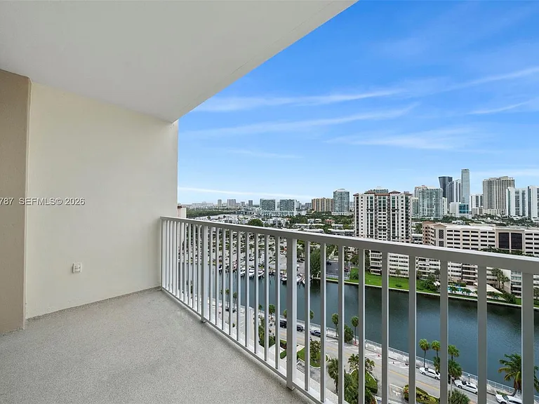 300 Bayview Dr #1711 — Photo 3