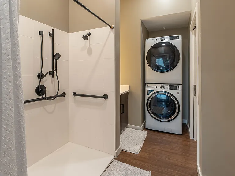 1364 E Battlefield Rd — Photo 119
