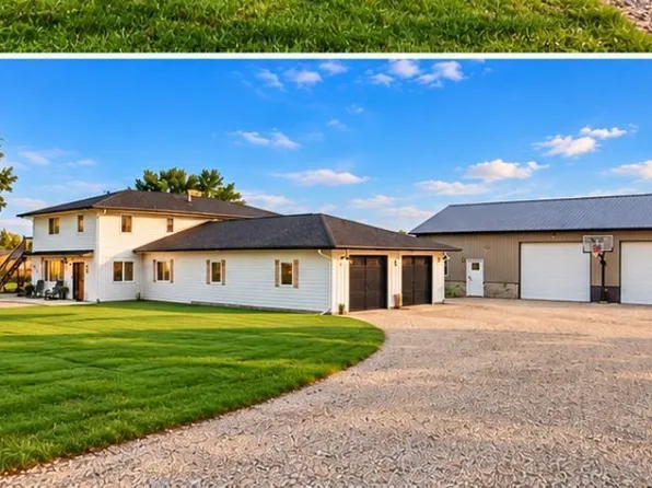 52 N Huron St, Emmetsburg, IA 50536