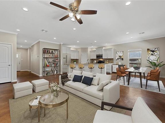 4th image of 208 W Billington Dr