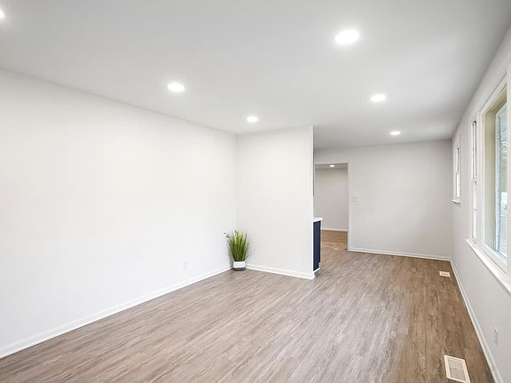 5th image of 330 Keeton Ave