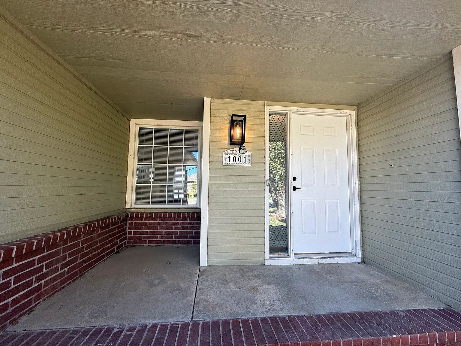 5 bed, 2383 sqft, $2,295 — Photo 4