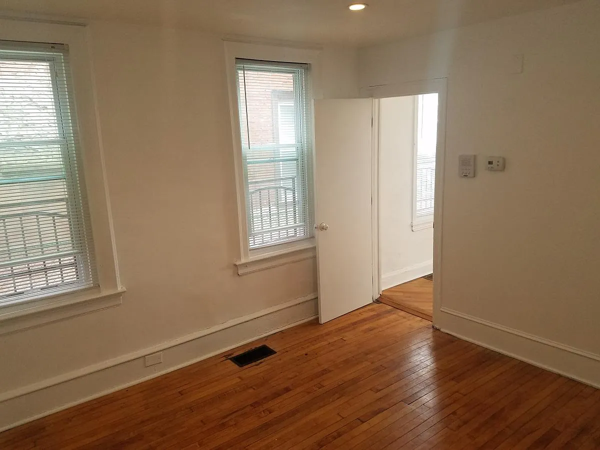 Building Photo - 2311 E York St #1R