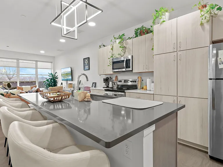 1020 Elmwood Ave — Photo 9