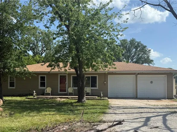 610 Edwardsville Dr, Edwardsville, KS 66111