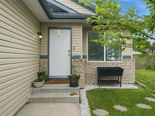 109 NE Canoe Sq SW, Airdrie, AB T4B 2N7