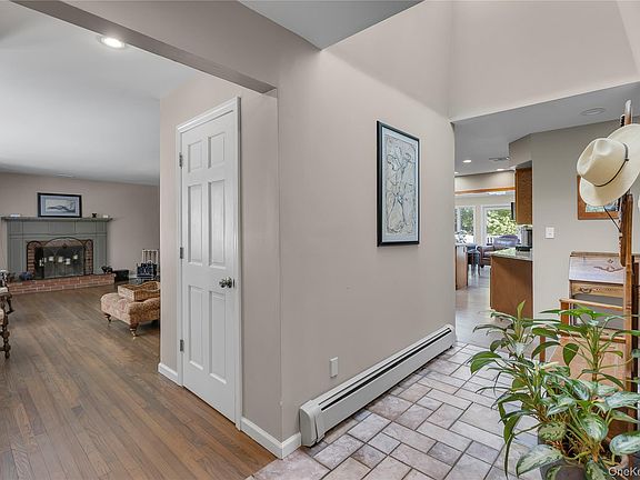 4th image of 26 Fresh Pond Road