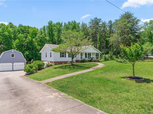 7300 Danay Dr, Kernersville, NC 27284