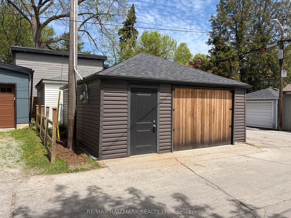 107R Woodfield Rd, Toronto, ON M4L 2W5